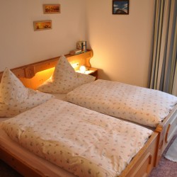 Schlafzimmer Ferienwohnung Bergblick